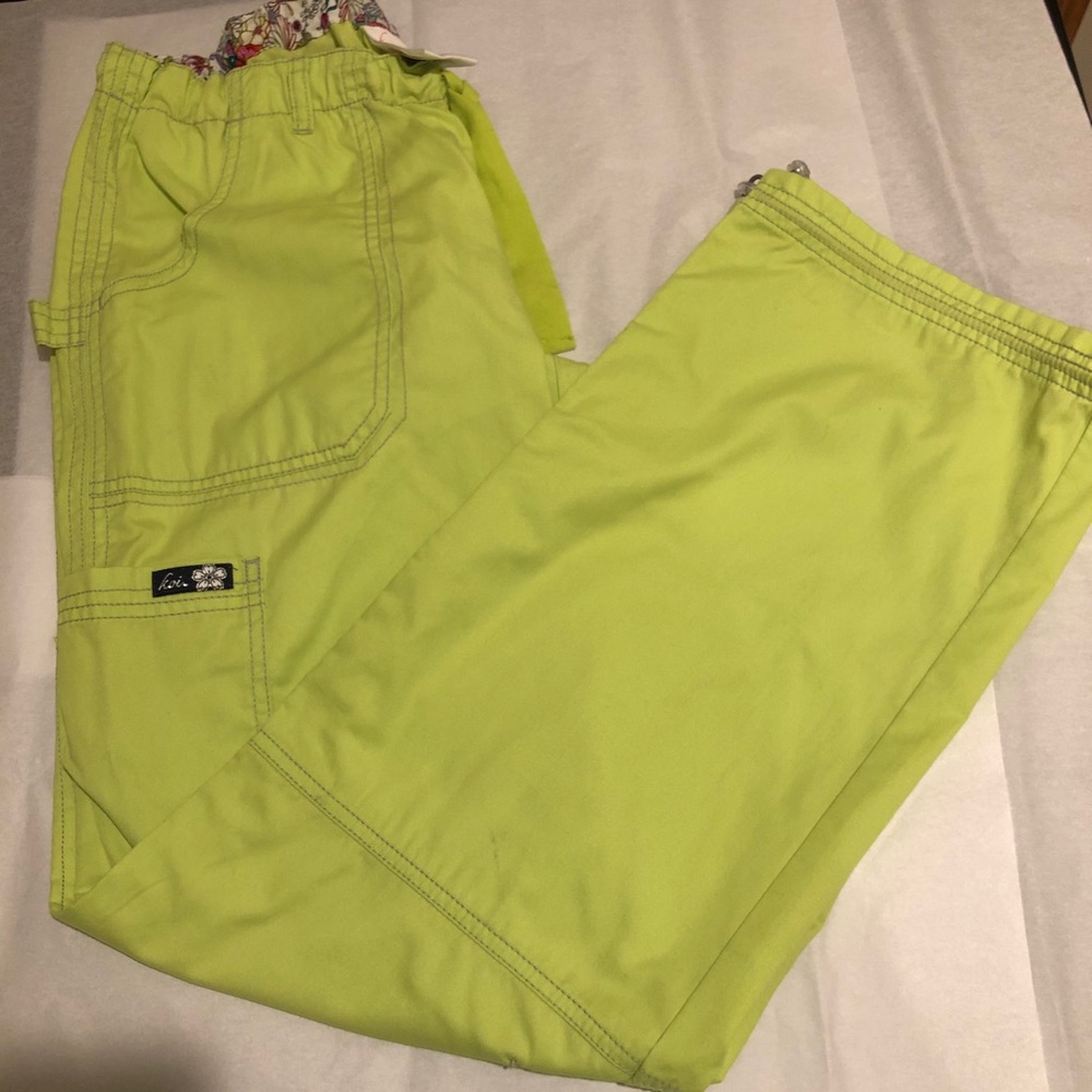 koi Scrub Lindsey Cargo pants Green Tea Size Med